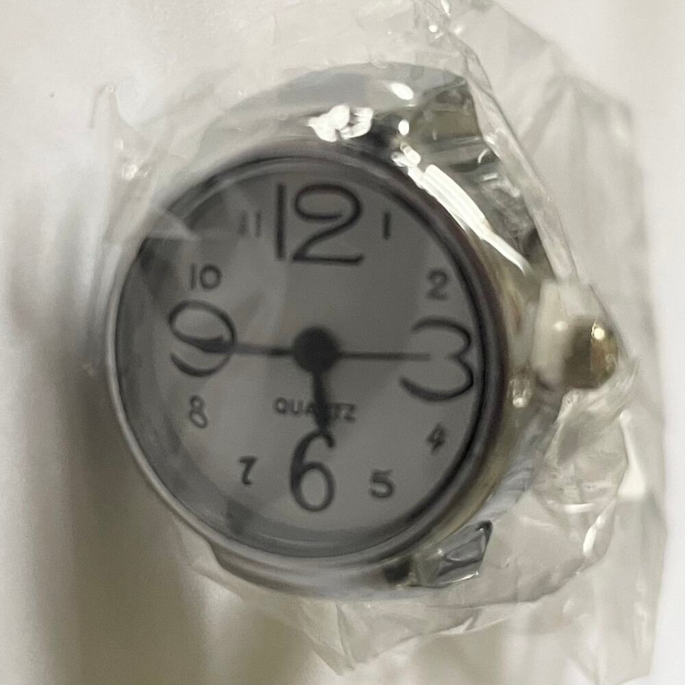 Retro Silver with White Stainless Steel Stretch Band Quartz Movement Ring Watch